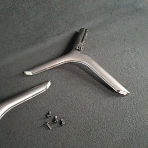 Ensemble Pieds + Vis Télé Samsung QE55Q67RAT – Image 4