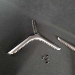 Ensemble Pieds + Vis Télé Samsung QE55Q67RAT – Image 3