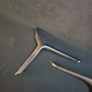 Ensemble pieds télé Samsung QE55Q60TAU – Image 4