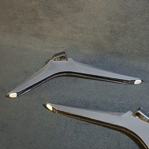 Ensemble pieds télé Hisense 58AE7000F – Image 3