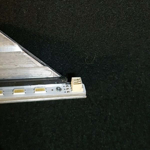 2 Barrettes LEDs Pour Téléviseur Techwood TD32DLE19 - Rétroéclairage, Neuves, Compatibles
