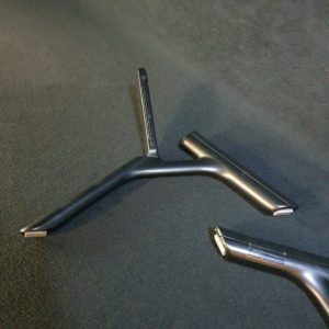 Ensemble pieds télé Samsung QE55Q70RAT – Image 4