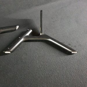 Ensemble pieds télé Samsung GQ55Q70RGT – Image 3