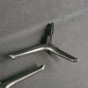 Ensemble pieds télé Samsung TU43CU7175U – Image 3