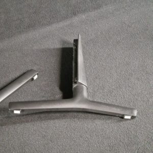 Ensemble pieds télé Samsung QE55Q60AAU – Image 4