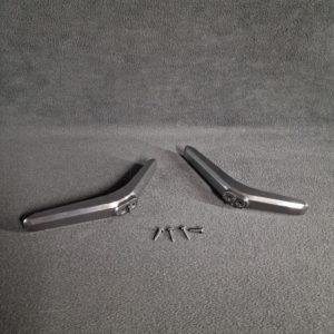 Ensemble pieds + vis télé High One HI4302UHD-MM