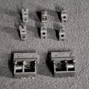 Ensemble de 8 pattes de maintien du carter arrière télé Tcl U55C7006